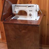 Macchina da cucire Vigorelli completa di mobile