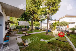 Casa indipendente di 235 m² con più di 5 locali a 