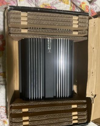 Amplificatore per impianto audio da auto