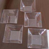 Ciotole e calici in plastica riutilizzabili