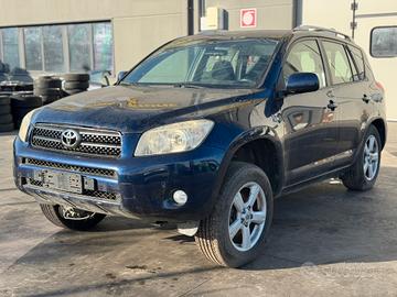 TOYOTA RAV 4 per ricambi usati 2ADFTV