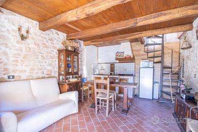 CASA SEMINDIPENDENTE A CONTIGLIANO