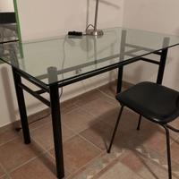 Scrivania in cristallo con sedia in pelle