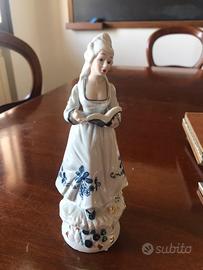 Statuina Capodimonte con marchio P corona vintage