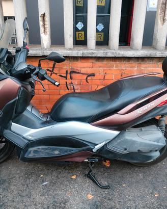 scooter yamaka xmax 300