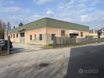 Immobile di 1300 m² con più di 5 locali a Cantù