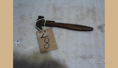 Antico martello con n di riferimento z8