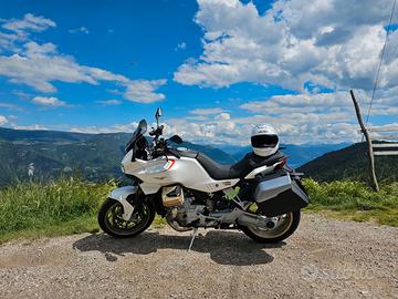 Moto Guzzi V 100 Mandello