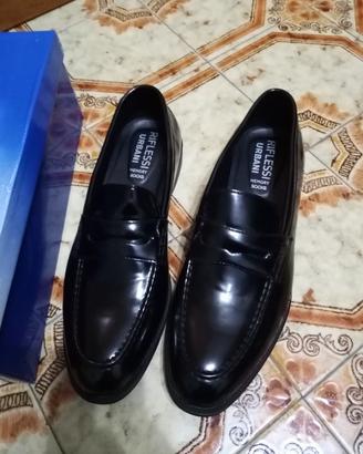mocassino elegante nuovo