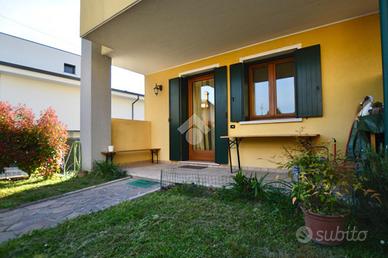 VILLA A SCHIERA A CEGGIA