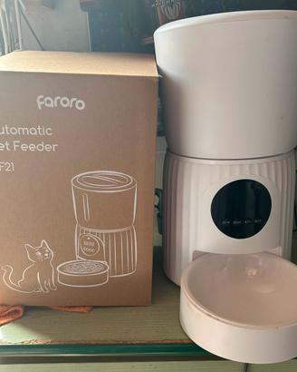 Distributore automatico cibo animali