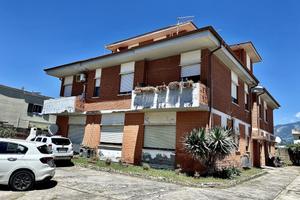 Appartamento a Carrara Via delle Pinete 3 locali