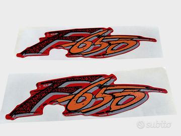 Adesivi fianchetti laterali BMW F650 mod. rosso