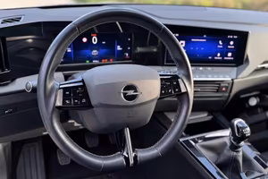 🚗 OPEL ASTRA 1.2 TURBO BENZINA – 2023