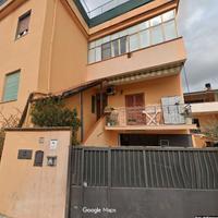 Intero stabile con garage due unità abitative ind