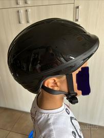 Casco e ghette per equitazione