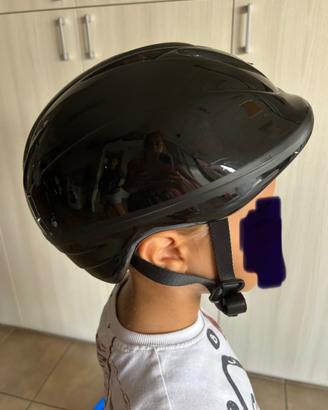 Casco e ghette per equitazione