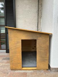 Cuccia per cani in legno