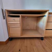 scrivania con piano estraibile