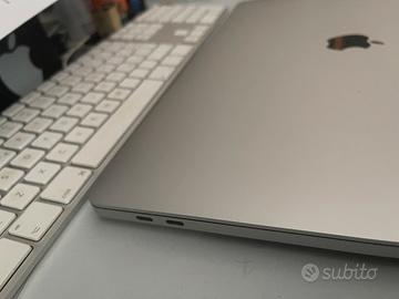 Mac book pro 16” i7 sei core 512 ssd 16gb ram 2019