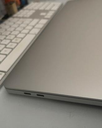 Mac book pro 16” i7 sei core 512 ssd 16gb ram 2019