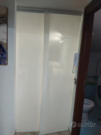 tenda bianca con binario 