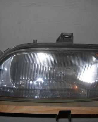 Fanale anteriore sinistro Fiat Punto