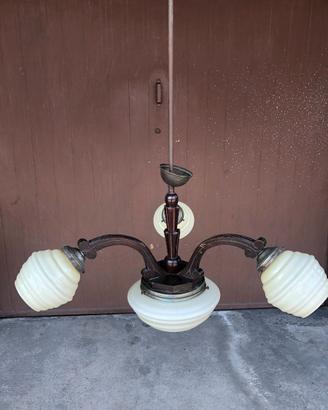 Lampadario con struttura in legno