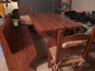 tavolo in legno massello con panca e 3 sedie 