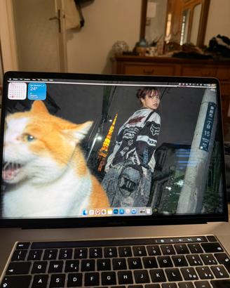 Macbook Pro 2019 touchbar 16GB ram