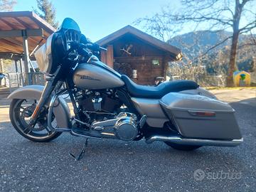 Harley Davidson Street Glide FLHX 107