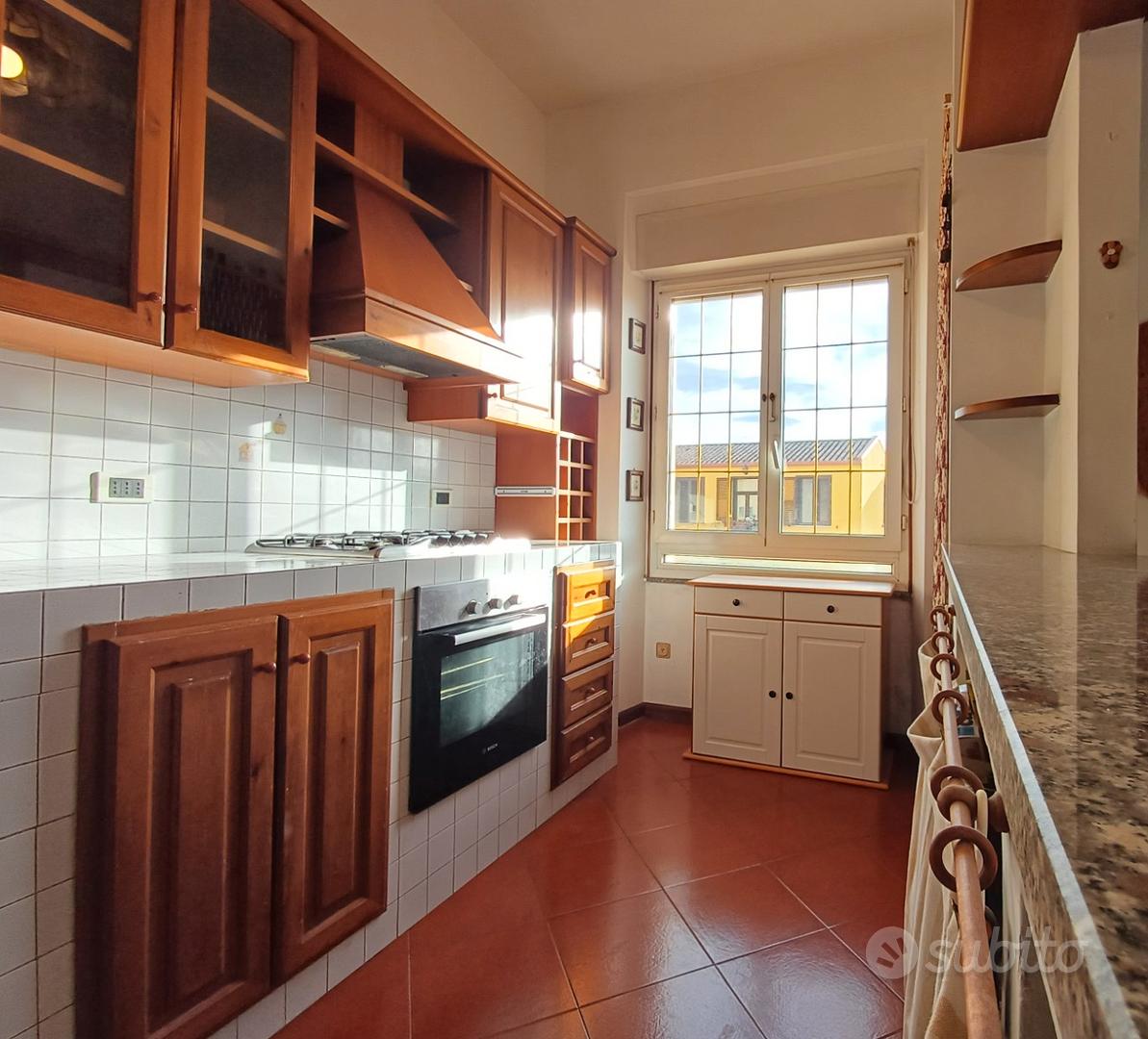 Ampio appartamento con terrazzo - Vista 3
