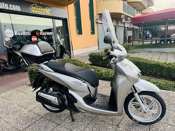 HONDA SH 300 i PASSAGGIO E TAGLIANDO INCLUSO MIN