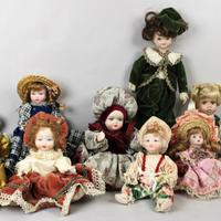 Collezione di bambole.