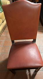 Sedia in legno massello, fodera similpelle rossa