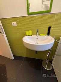 Lavabo sospeso moderno in ceramica bianca