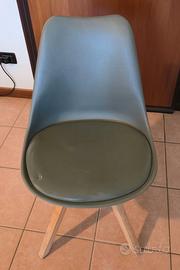 Sedia design scandinavo con gambe in legno