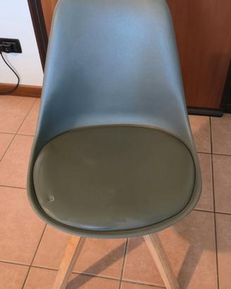 Sedia design scandinavo con gambe in legno