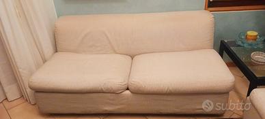 Due divani letto e una poltrona 