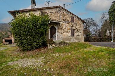 CASA SEMINDIPENDENTE A LESIGNANO DE' BAGNI