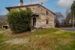 CASA SEMINDIPENDENTE A LESIGNANO DE' BAGNI