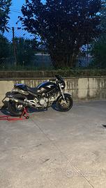 Monster 750 dark carb 2001