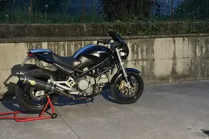 Monster 750 dark carb 2001