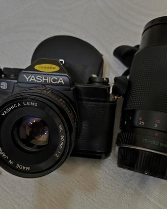 macchina fotografica Yashica FX3 con teleobiettivo