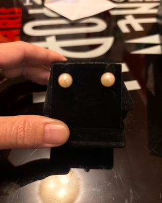 Orecchini in oro bianco con perle