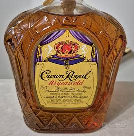 BLENDED CANADIAN WHISKY CROWN ROYAL 1976  10 YEARS