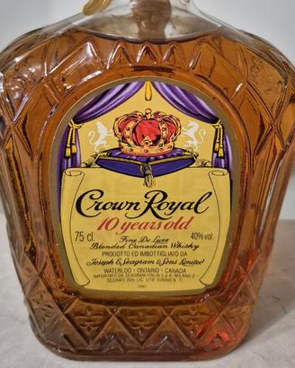 BLENDED CANADIAN WHISKY CROWN ROYAL 1976  10 YEARS