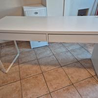 MICKE

Scrivania Ikea.