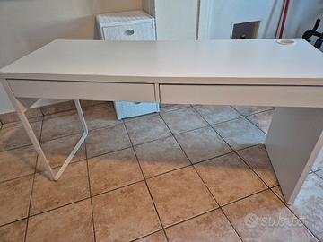 MICKE

Scrivania Ikea.