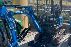 MINIESCAVATORE RIPPA R18 MOTORE KUBOTA D902